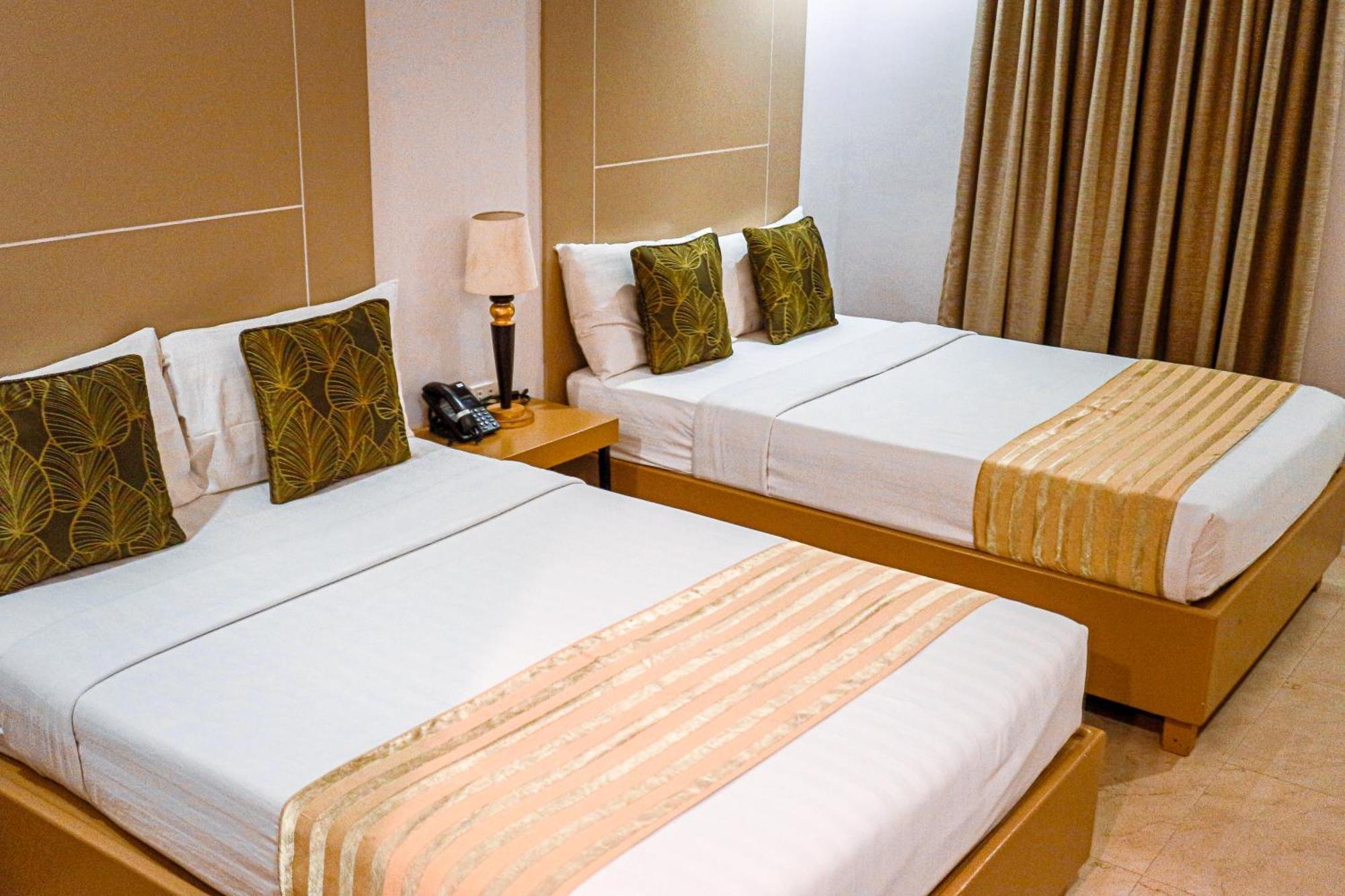 Azzurro Hotel อังเฮเลส ภายนอก รูปภาพ