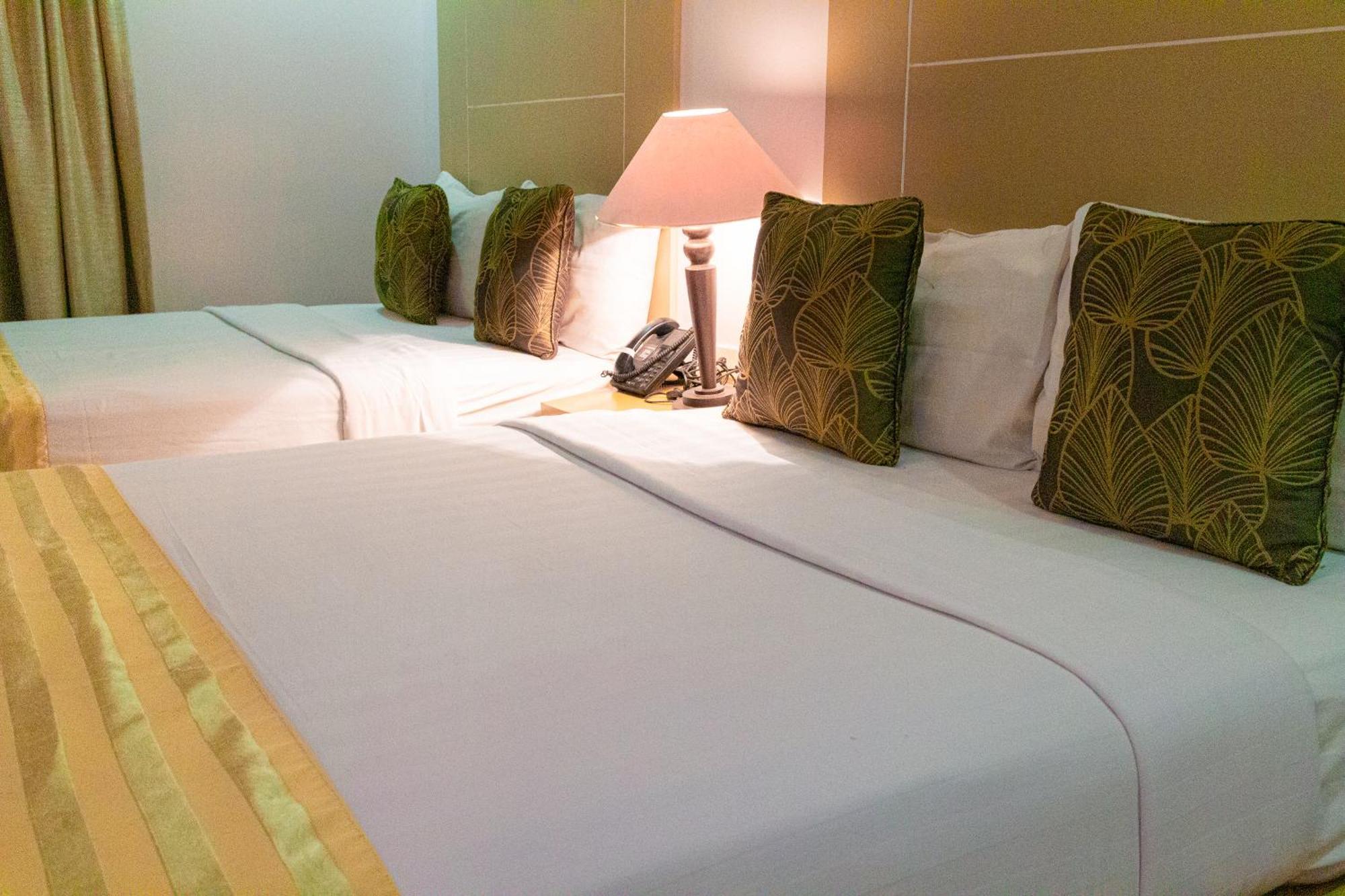 Azzurro Hotel อังเฮเลส ภายนอก รูปภาพ