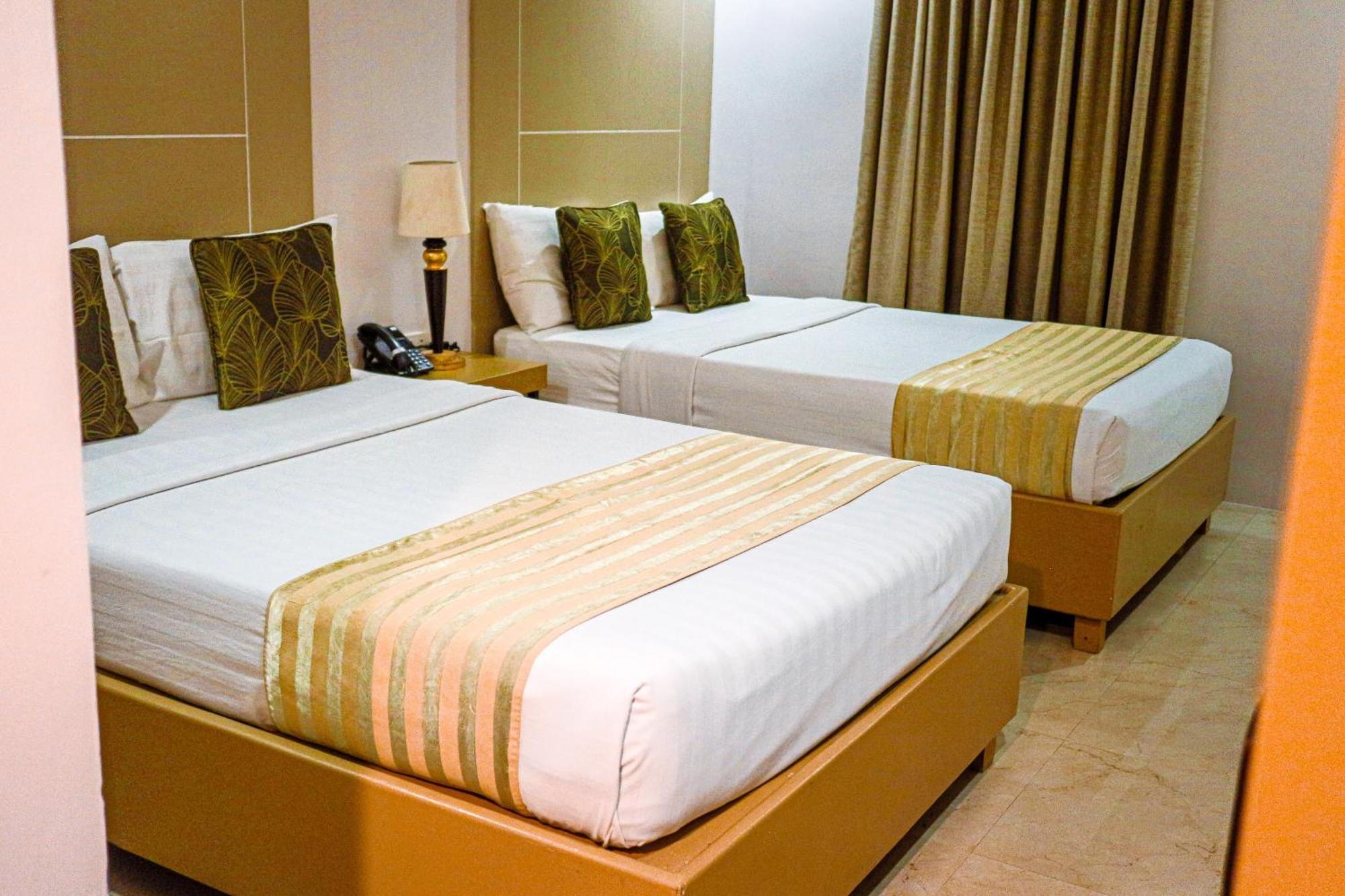 Azzurro Hotel อังเฮเลส ภายนอก รูปภาพ
