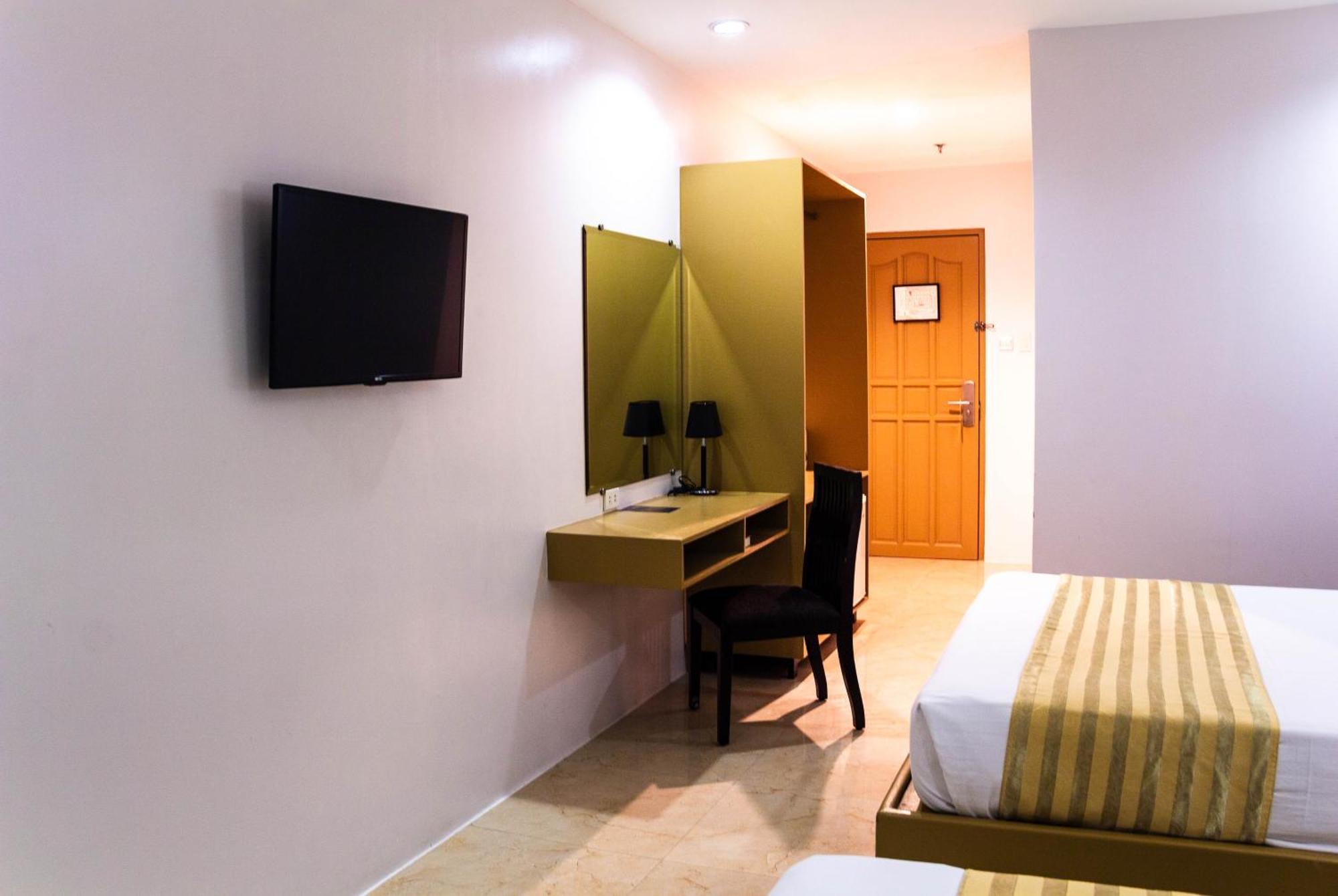 Azzurro Hotel อังเฮเลส ภายนอก รูปภาพ