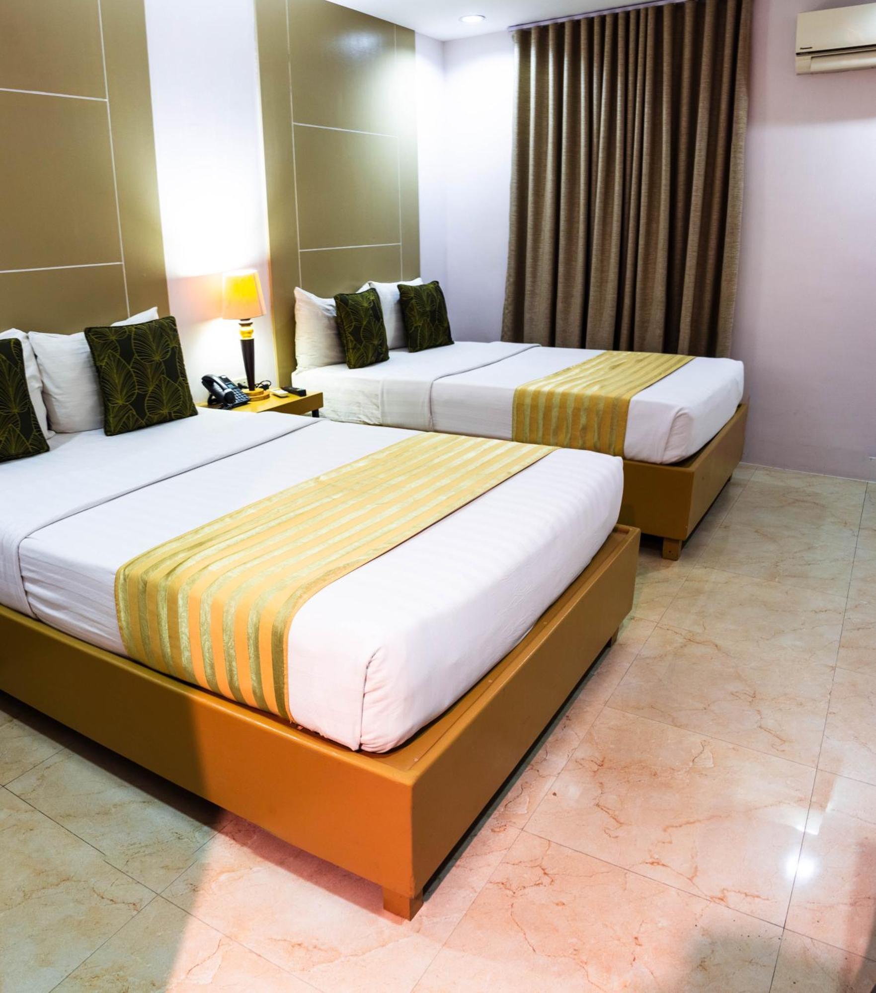 Azzurro Hotel อังเฮเลส ภายนอก รูปภาพ