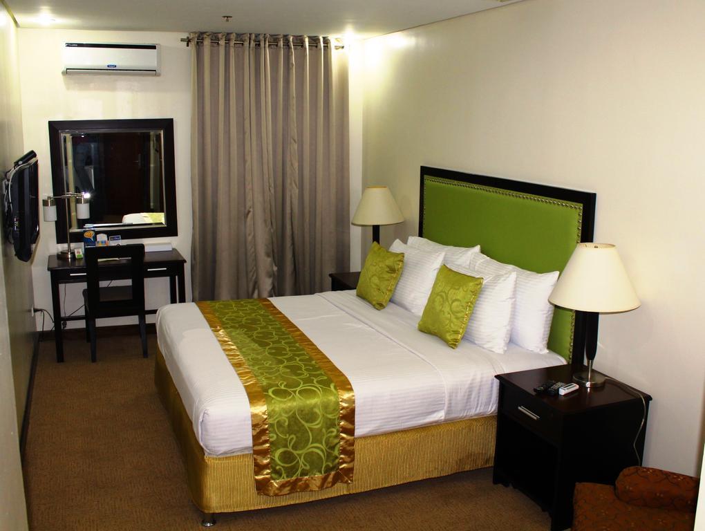 Azzurro Hotel อังเฮเลส ภายนอก รูปภาพ